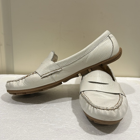 White Mountain women SlipOn Leather Skipper Loafers comfy cushion insole size 10 - Picture 3 of 13